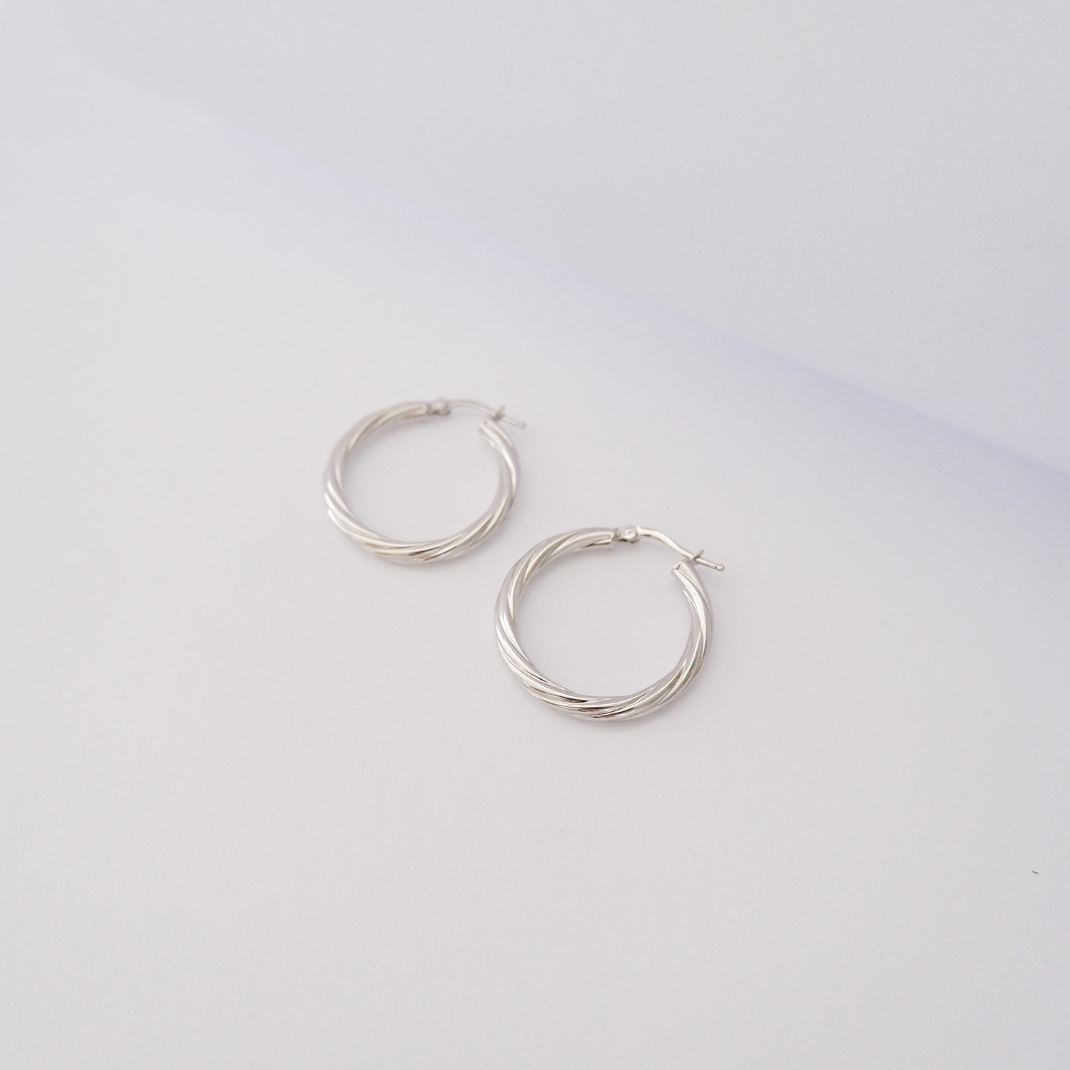 Orecchini a Cerchio in Oro Bianco 18kt - Tondo Lavorato