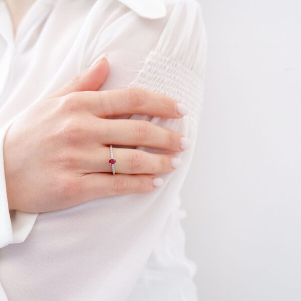 Anello Veretta Diamanti e Rubino centrale
