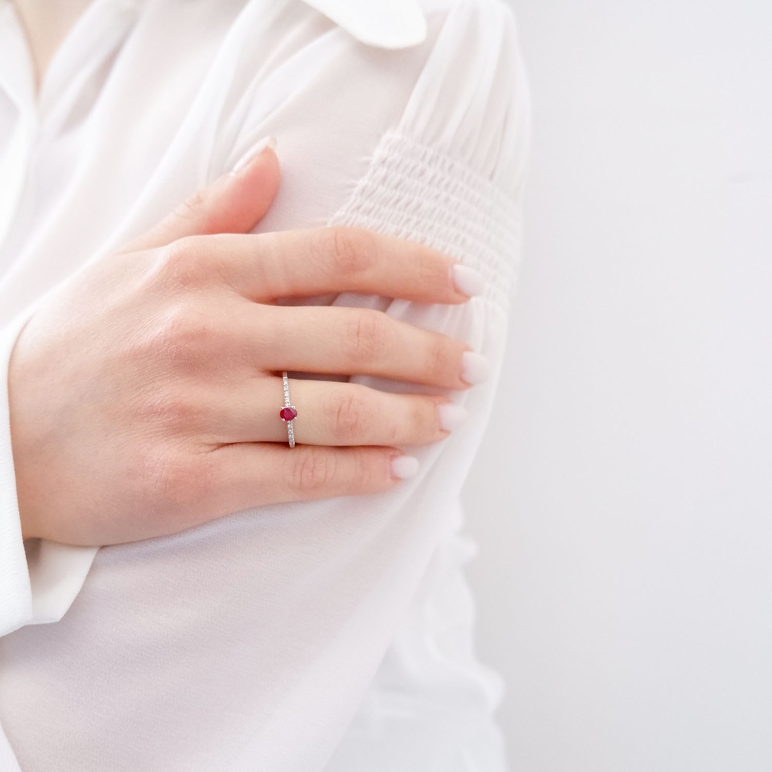 Anello Veretta Diamanti e Rubino centrale