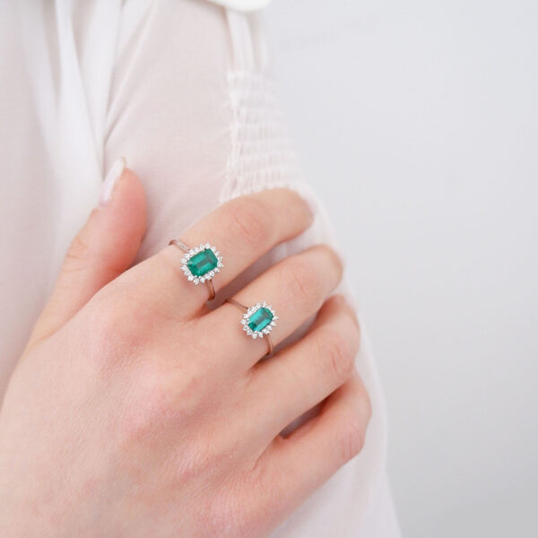 Anello Smeraldo Emerald Cut con Diamanti – 7x5 - immagine 4
