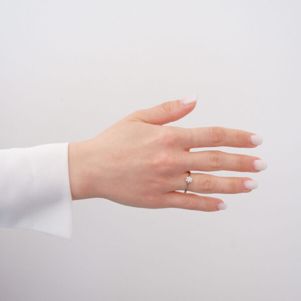 Anello Fiorellino con diamanti - immagine 4