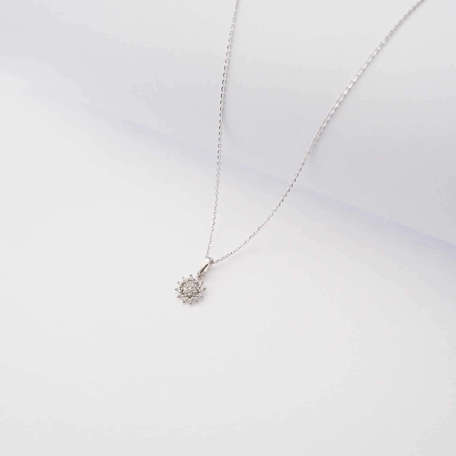 Collana Sole in oro bianco 18kt e zirconi