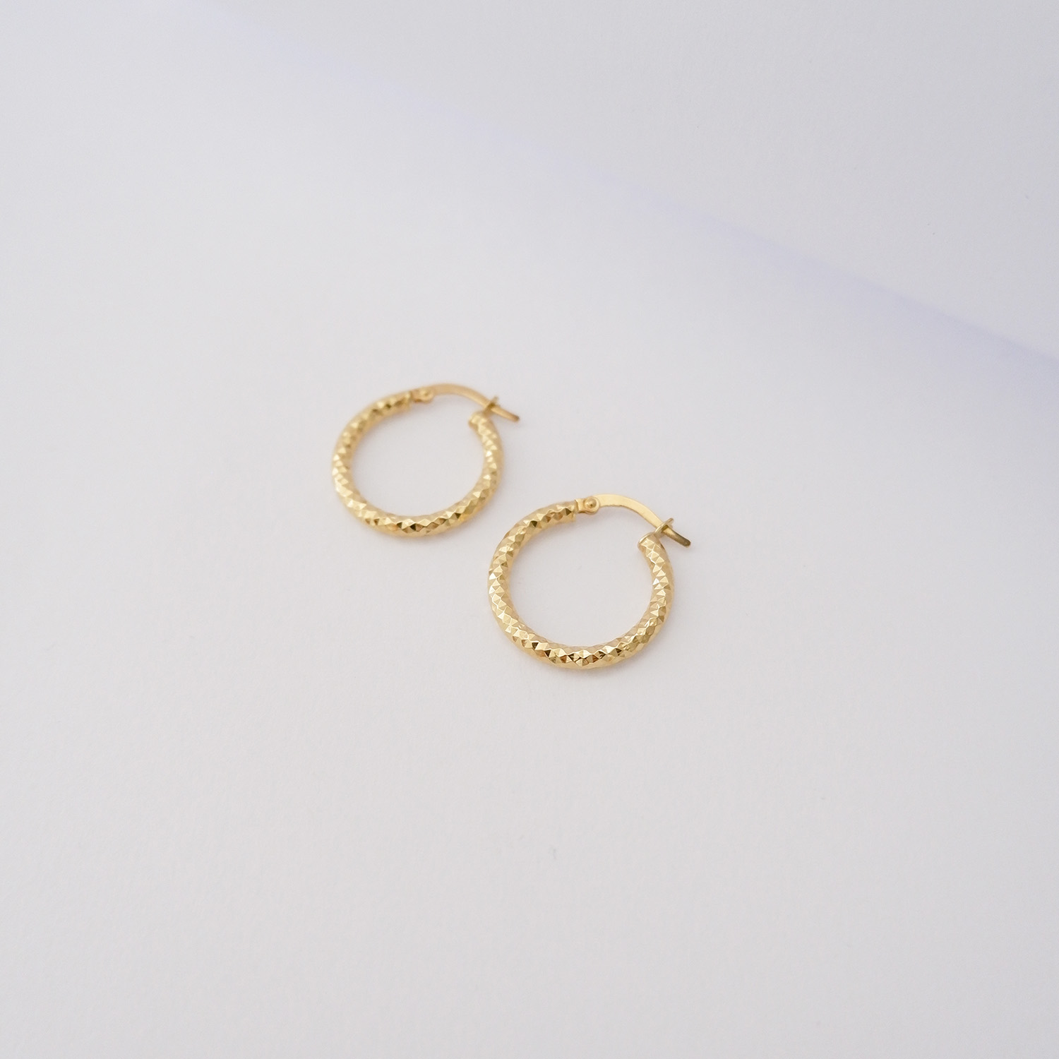 Orecchini a Cerchio in Oro Giallo 18Kt – Bombato Sottile Diamantato