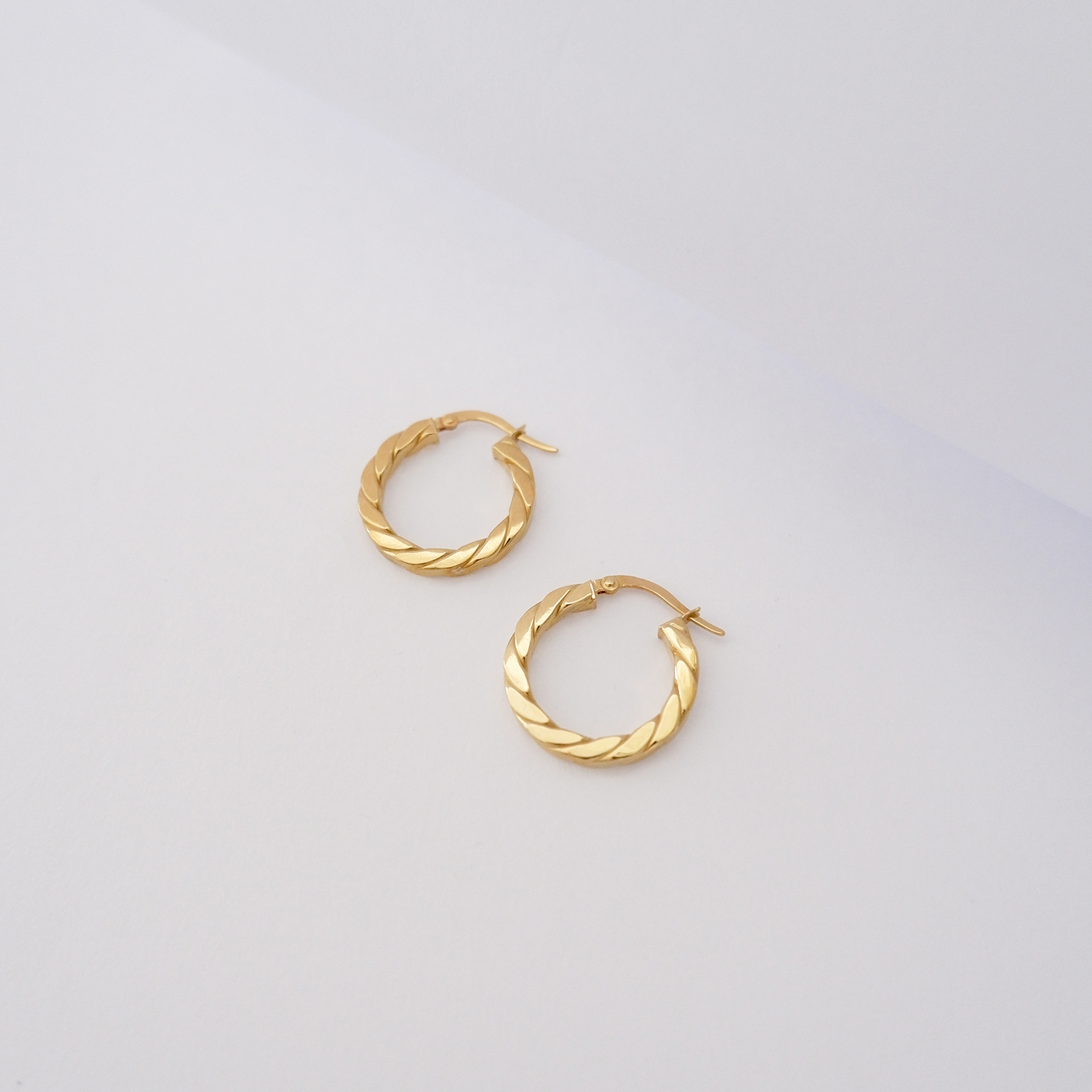 Orecchini a Cerchio in Oro Giallo 18Kt – Quadrato Corda