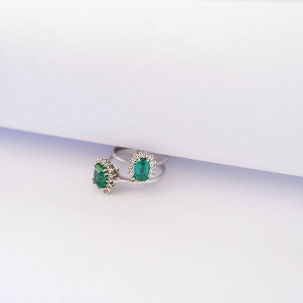 Anello Smeraldo Emerald Cut con Diamanti – 7x5 - immagine 3