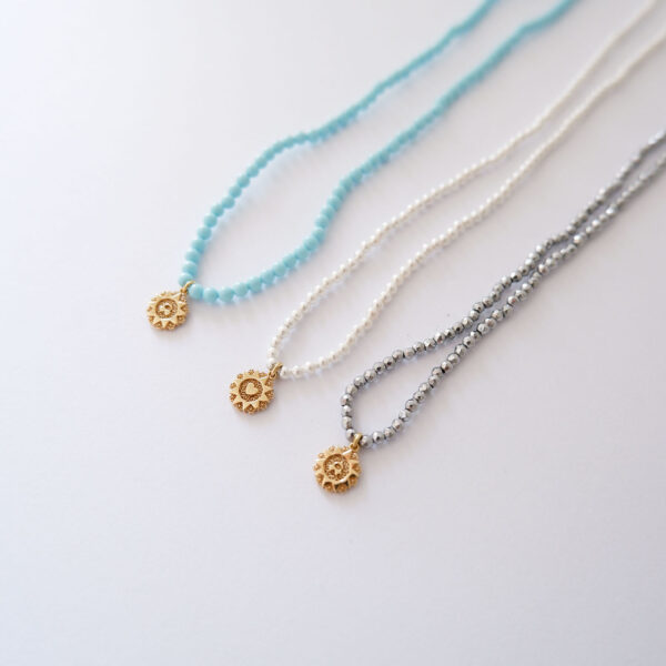 Filo Mini Presentosa 1 Cuore in oro 18kt e perline - immagine 3