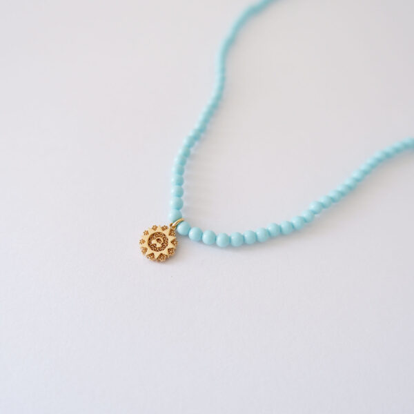 Filo Mini Presentosa 2 Cuori in oro 18kt e perline di Turchese - immagine 3
