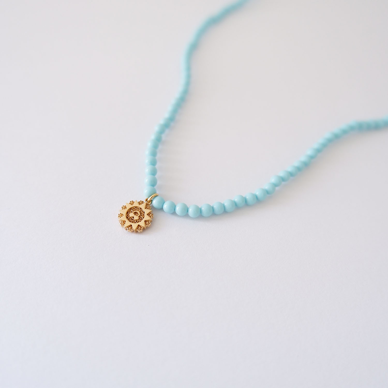 Filo Mini Presentosa 2 Cuori in oro 18kt e perline di Turchese