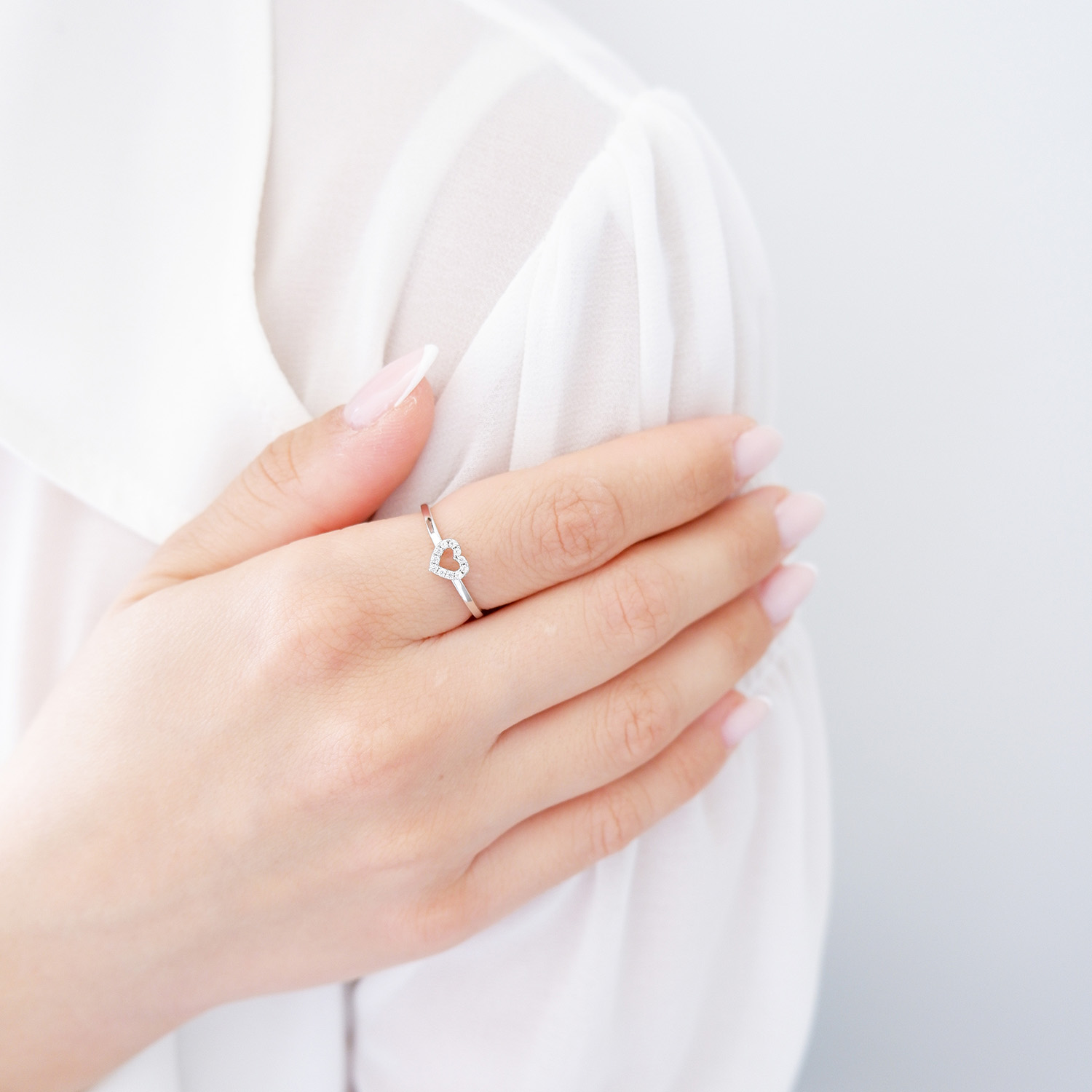 Anello Cuoricino in oro bianco 18kt e zirconi