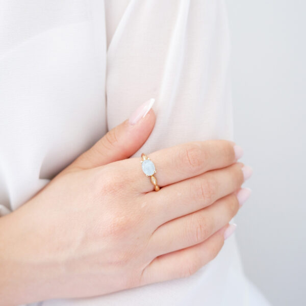 Anello Topazio Milk in oro giallo18kt - immagine 2
