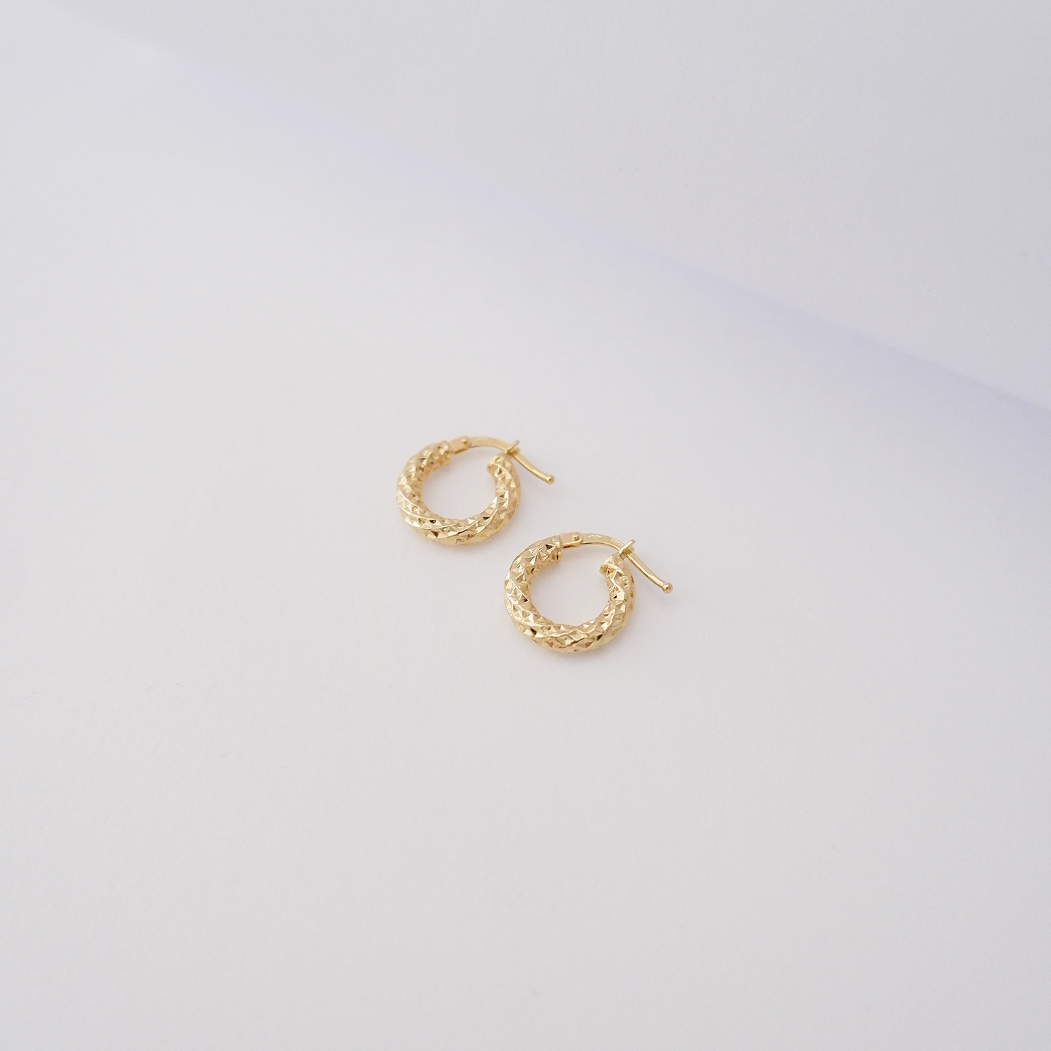 Orecchini a cerchio in Oro Giallo 18kt – Mini Bombato Lavorato