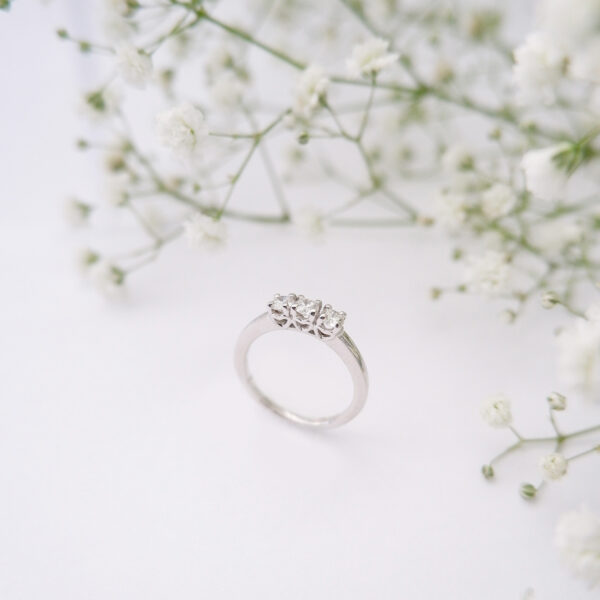Anello Trilogy Heart in oro 18kt e diamanti - immagine 3