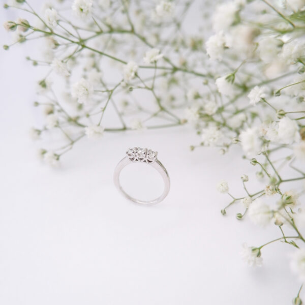 Anello Trilogy Heart in oro 18kt e diamanti - immagine 2