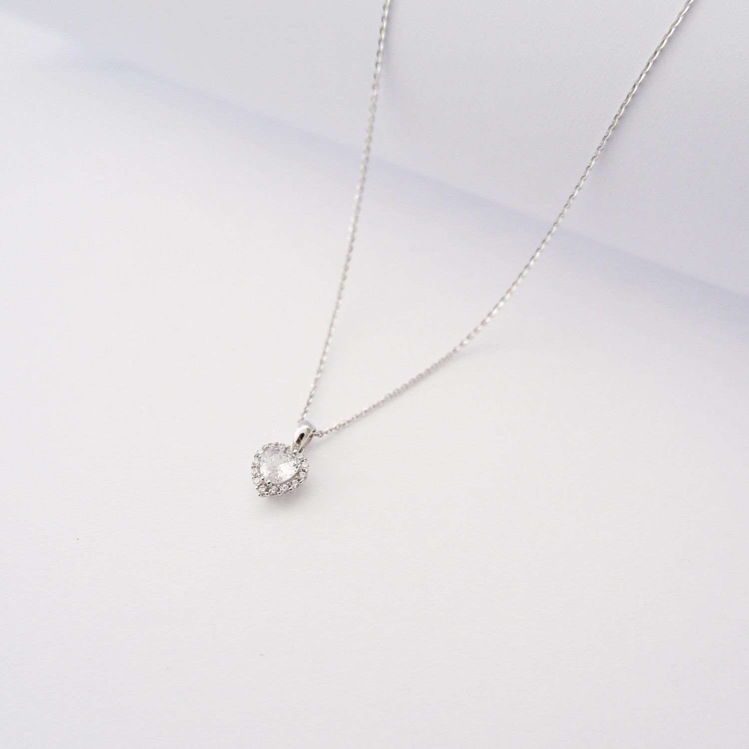 Collana Cuore Punto luce in oro bianco 18kt e zirconi