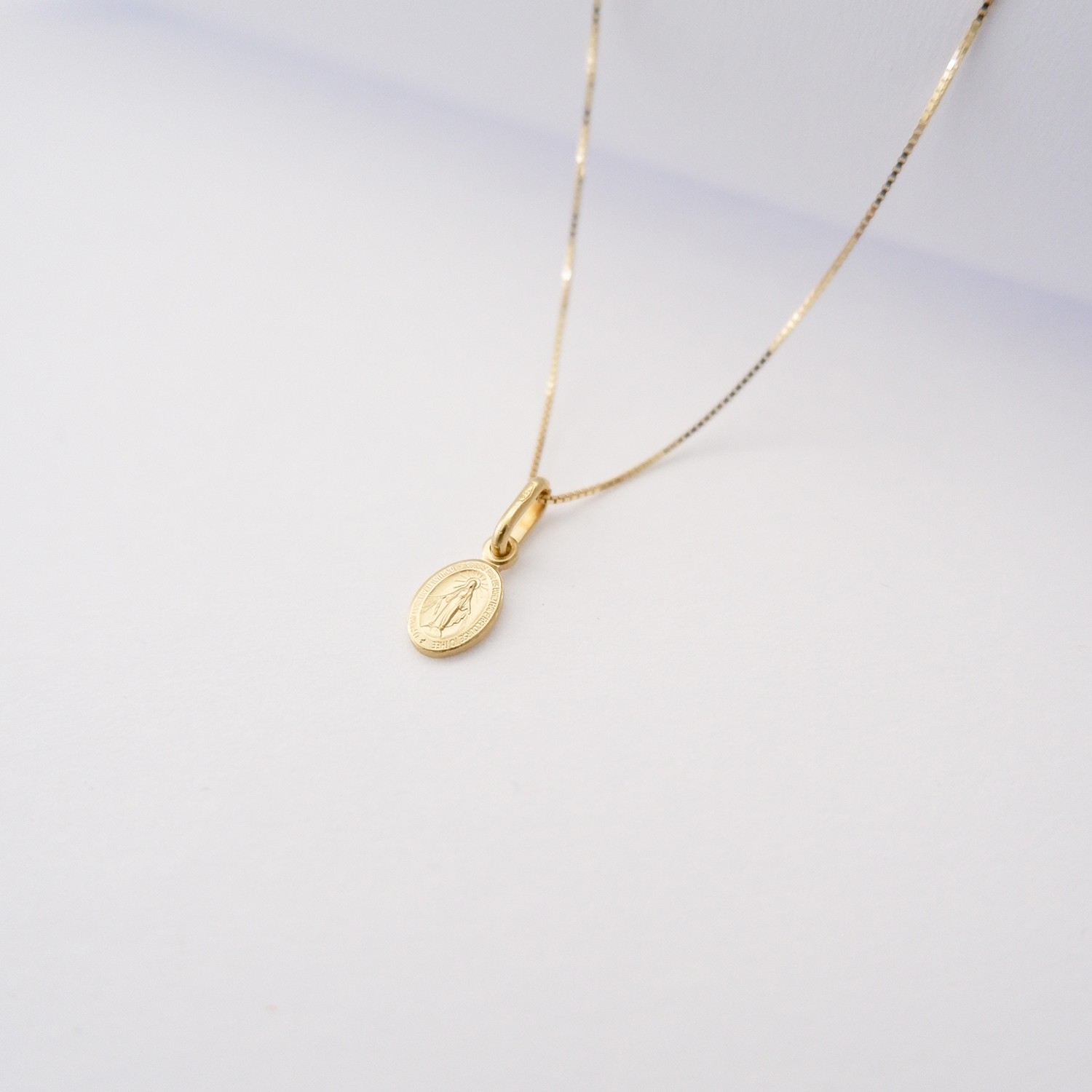 Collana Mini Madonna Miracolosa in oro giallo 18kt