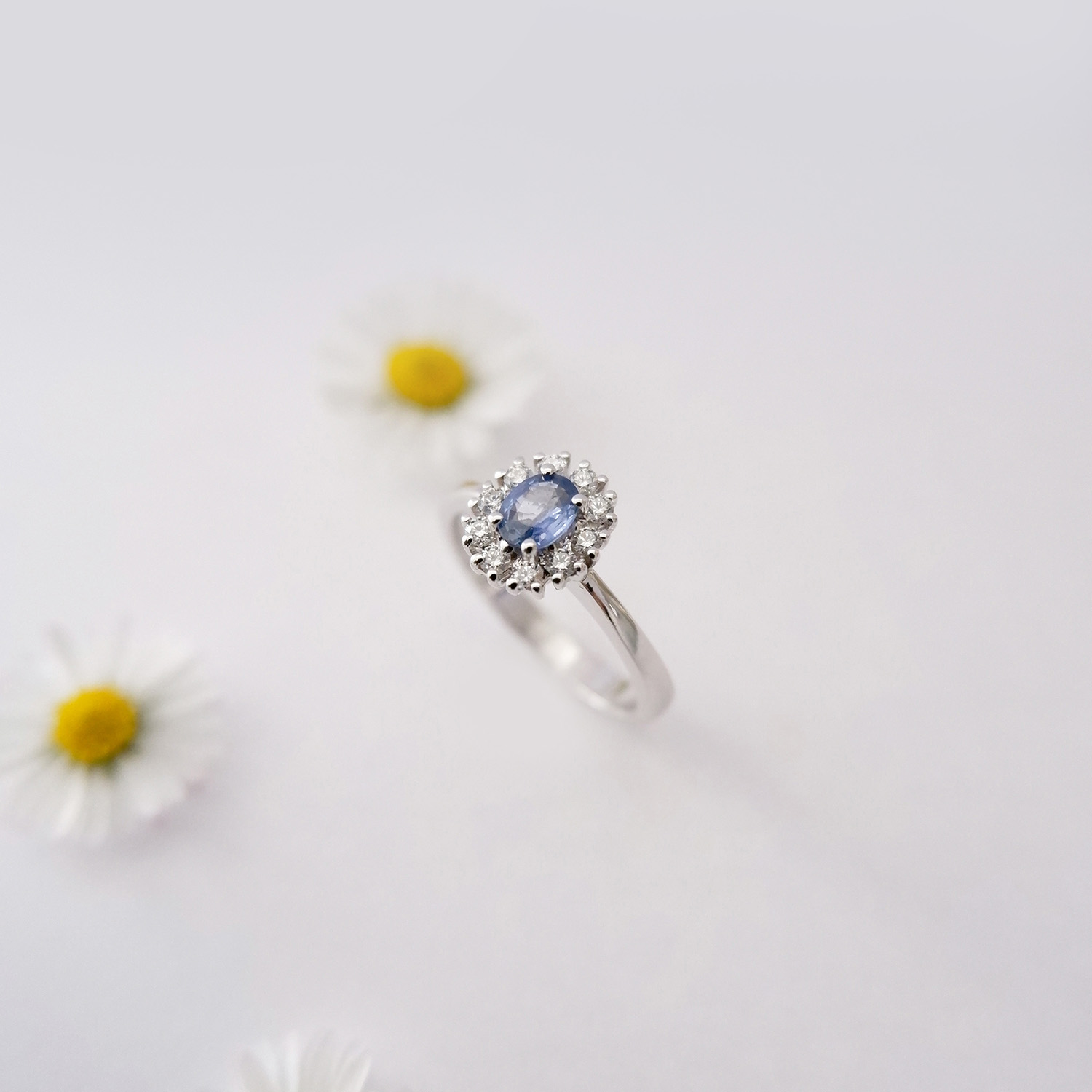 Anello Fiore con Zaffiro Ceylon e Diamanti - immagine 2