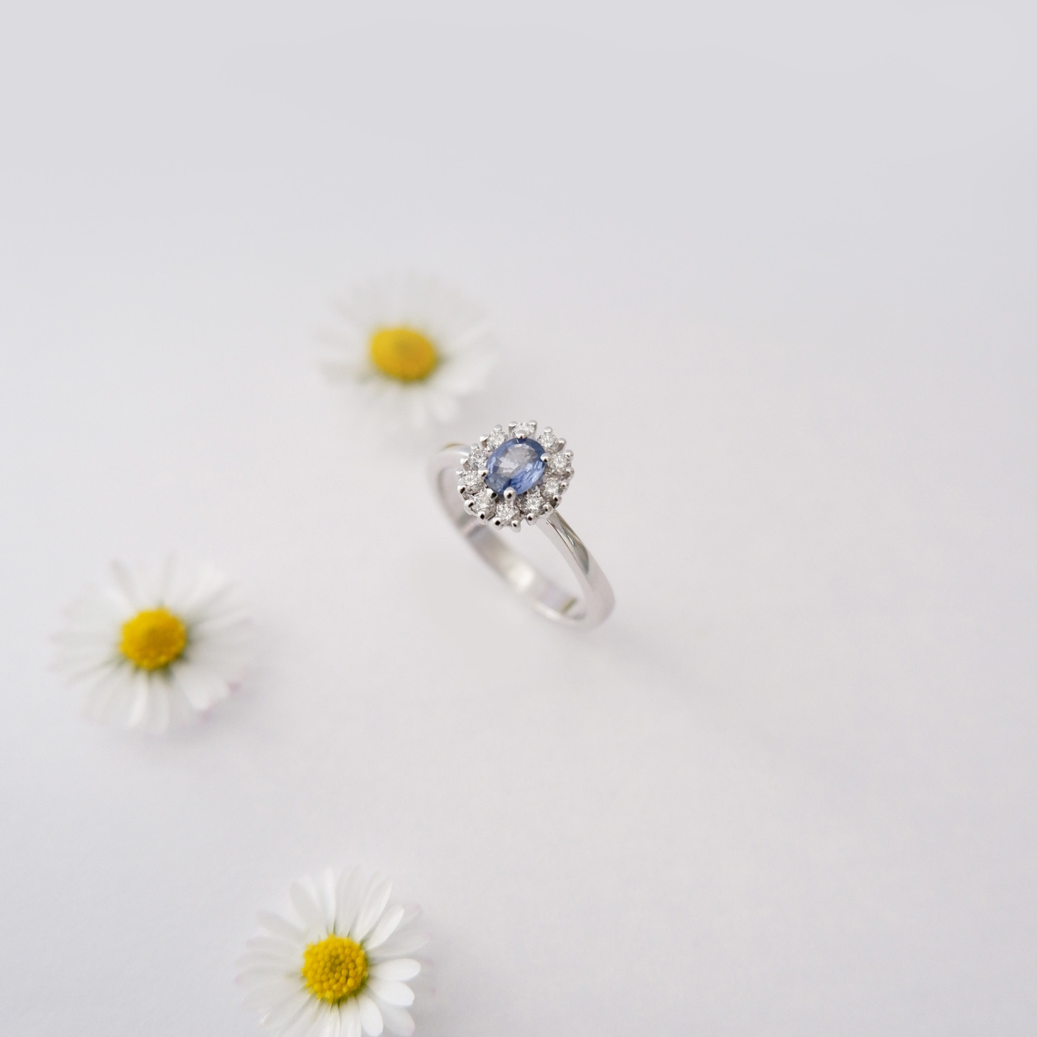 Anello Fiore con Zaffiro Ceylon e Diamanti - immagine 3