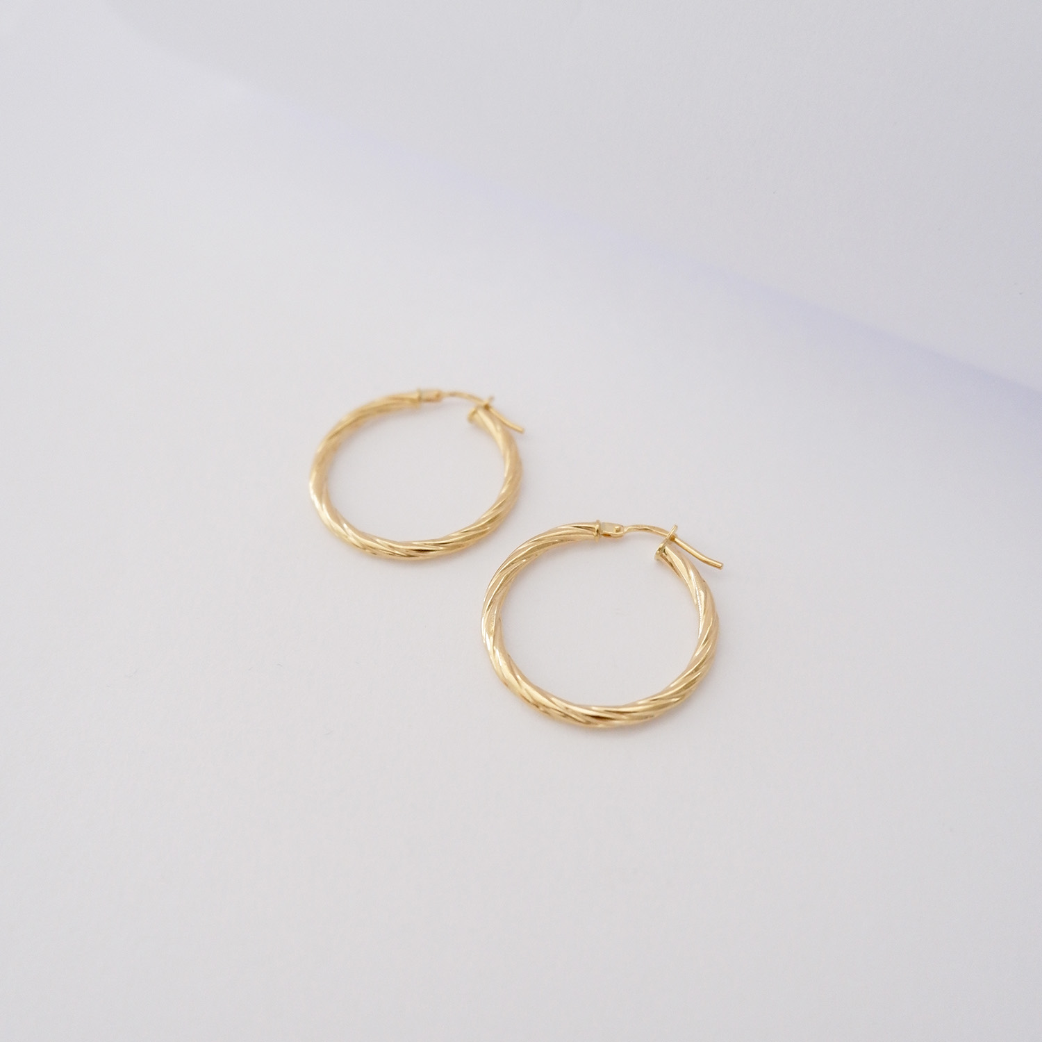 Orecchini a Cerchio in Oro Giallo 18Kt – Sottile Lavorato Grande