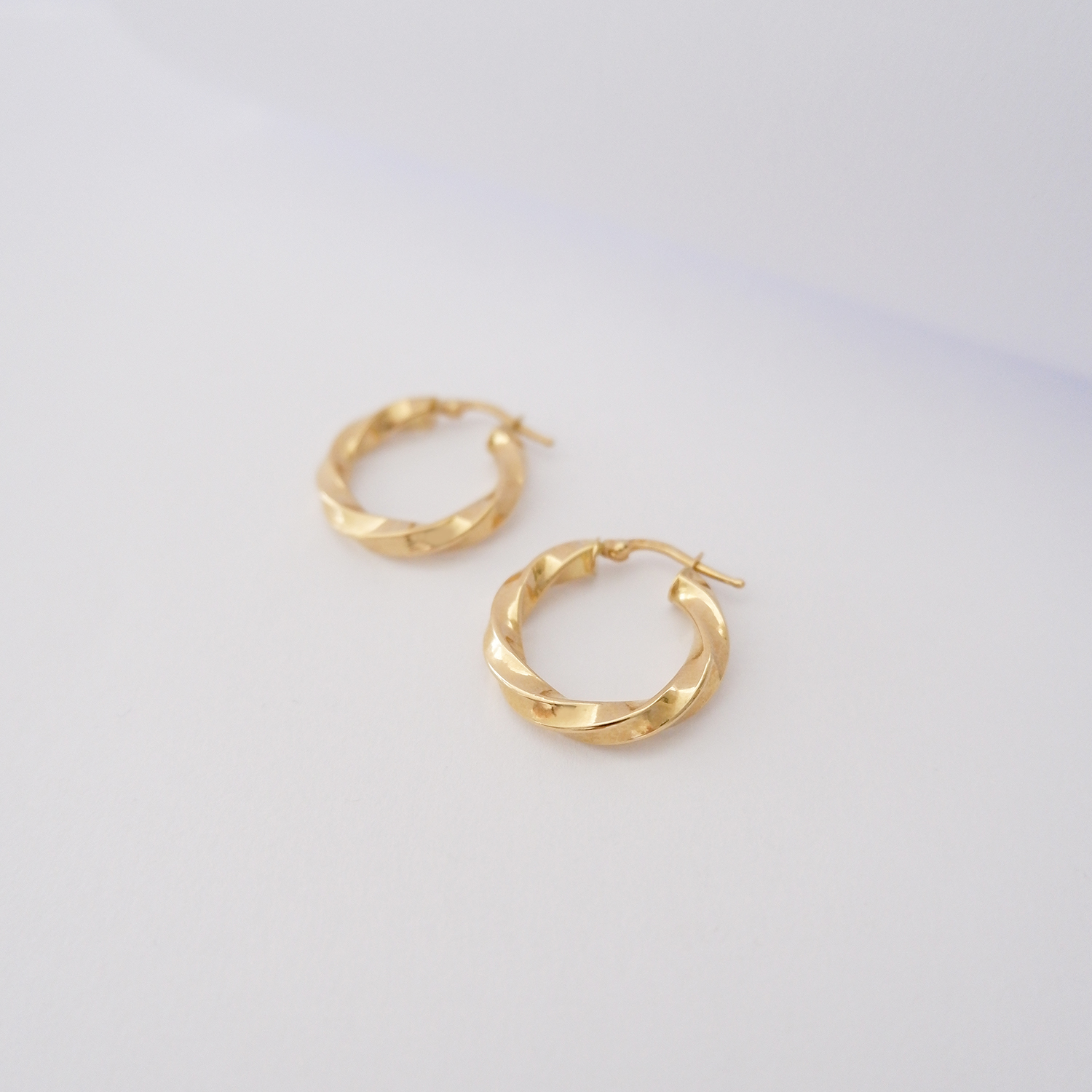 Orecchini a cerchio in oro giallo 18kt – Torchon